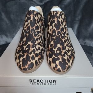Reaction Kenneth Cole Ankle Bootie Size 6M